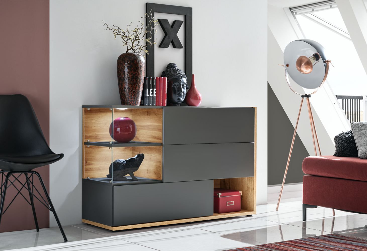 Modern sideboard / chest of drawers Bjordal 42, Colour: Anthracite / Wotan Oak - Measurements: 77 x 120 x 40 cm (H x W x D), with six compartments.