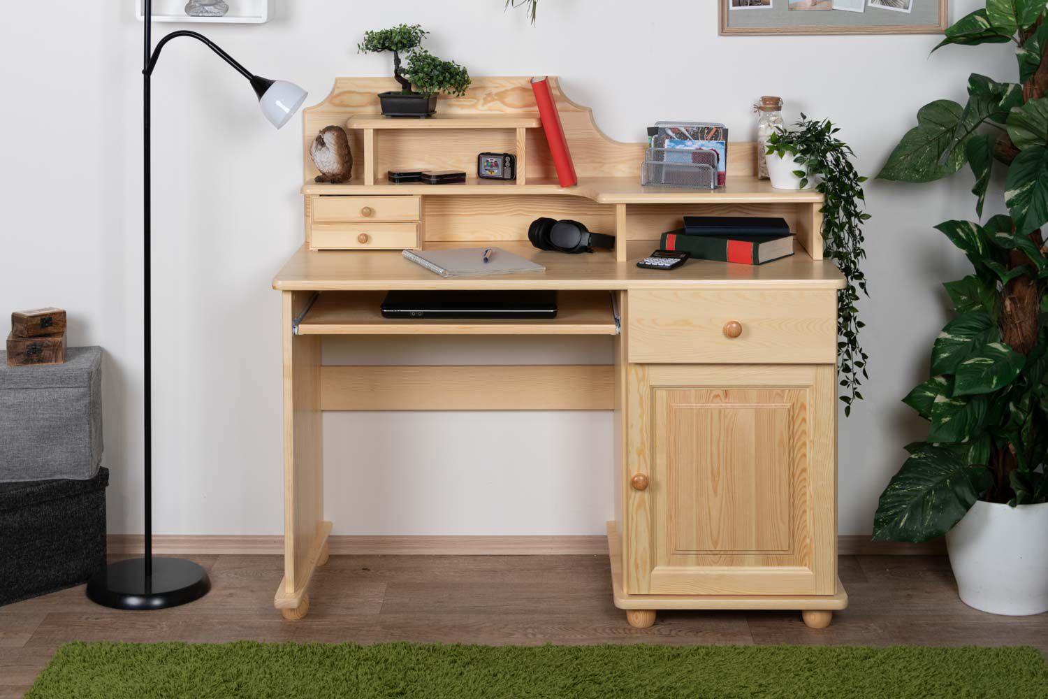 Desk solid, natural pine Junco 188 - Dimensions 106 x 120 x 57 cm